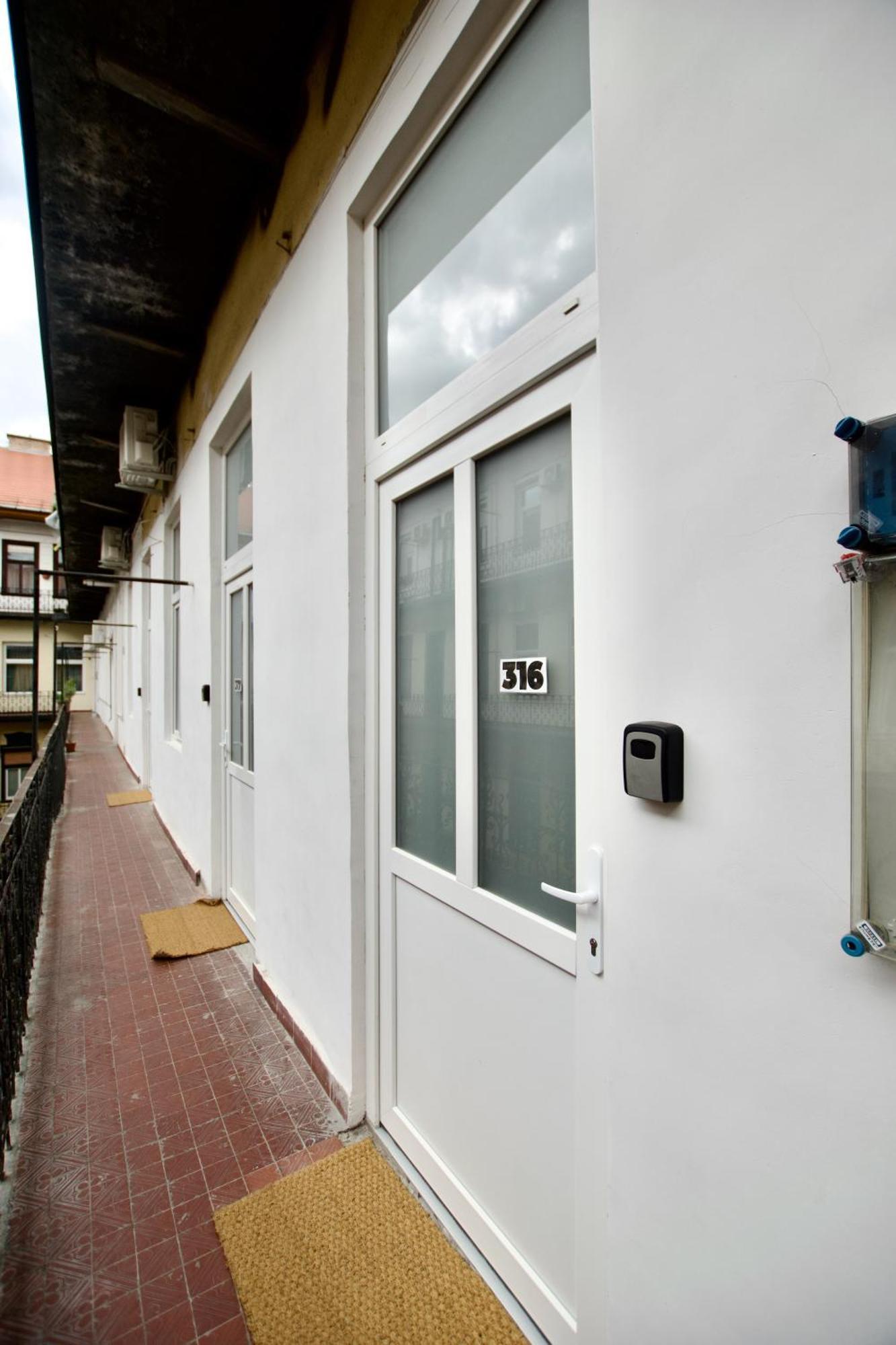 Studio Apartments By Hi5- Cozy Studio Budapest Eksteriør billede